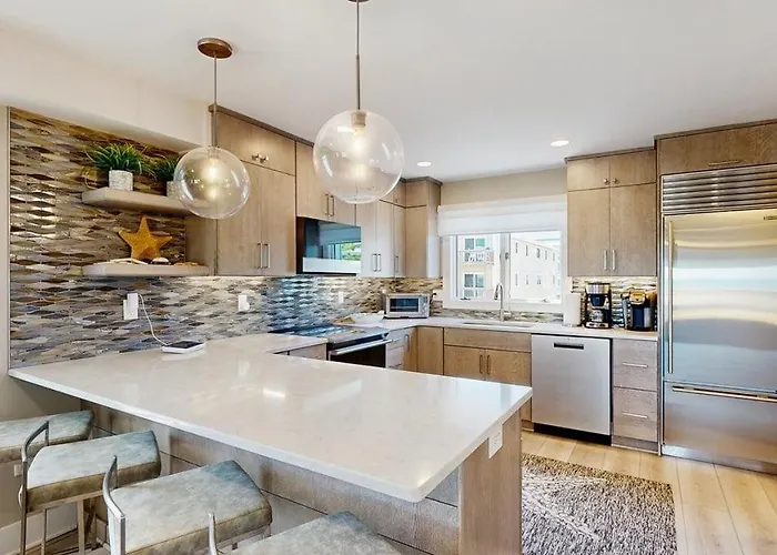 Luxurious Oceanfront Townhome With Private Deck And Panoramic Coastal Views Ocean City