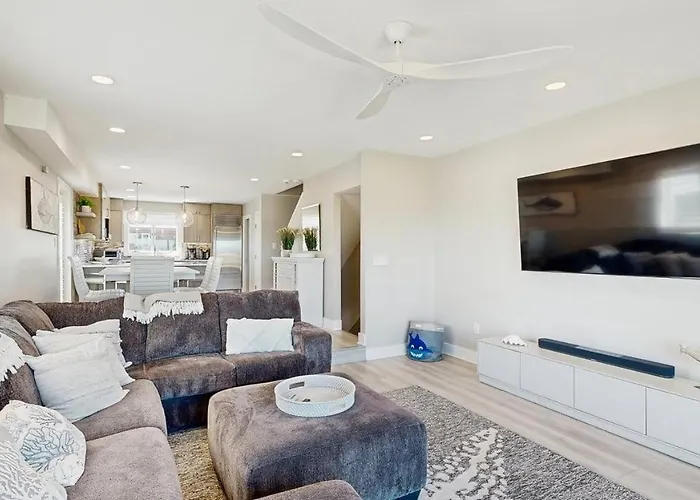 Holiday home Luxurious Oceanfront Townhome With Private Deck And Panoramic Coastal Views Ocean City