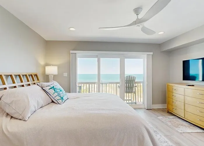 Luxurious Oceanfront Townhome With Private Deck And Panoramic Coastal Views *