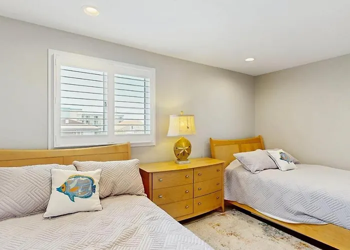 Luxurious Oceanfront Townhome With Private Deck And Panoramic Coastal Views Holiday home Ocean City