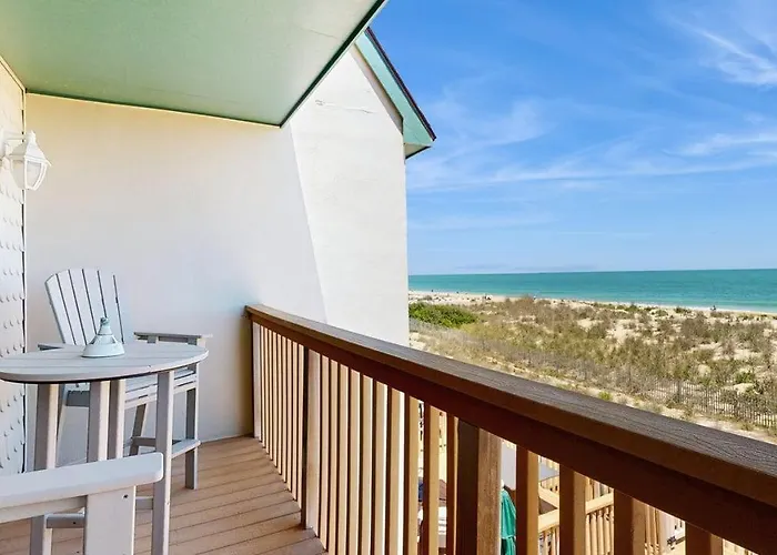 Luxurious Oceanfront Townhome With Private Deck And Panoramic Coastal Views